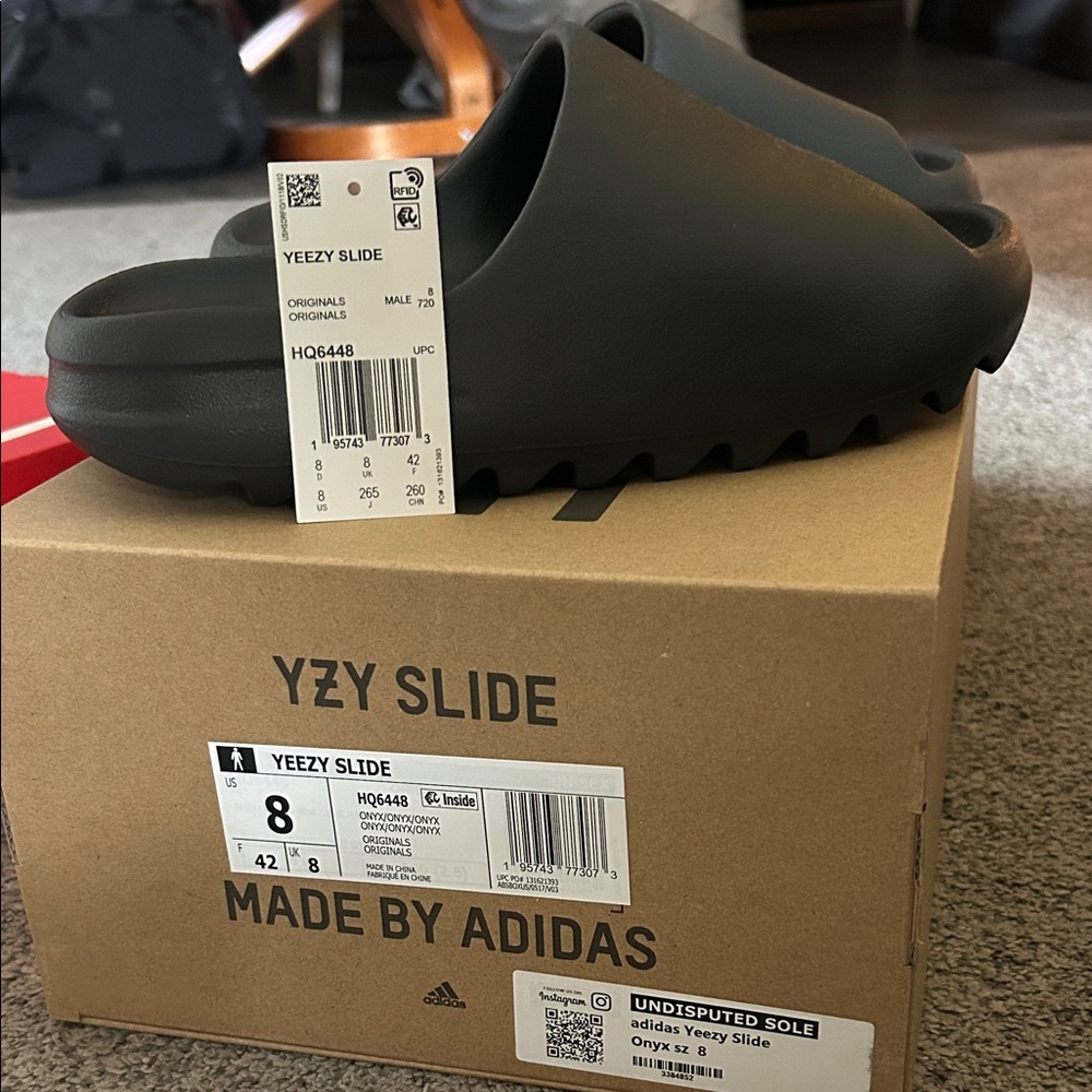 Adidas Yeezy Slide in Dark Gray